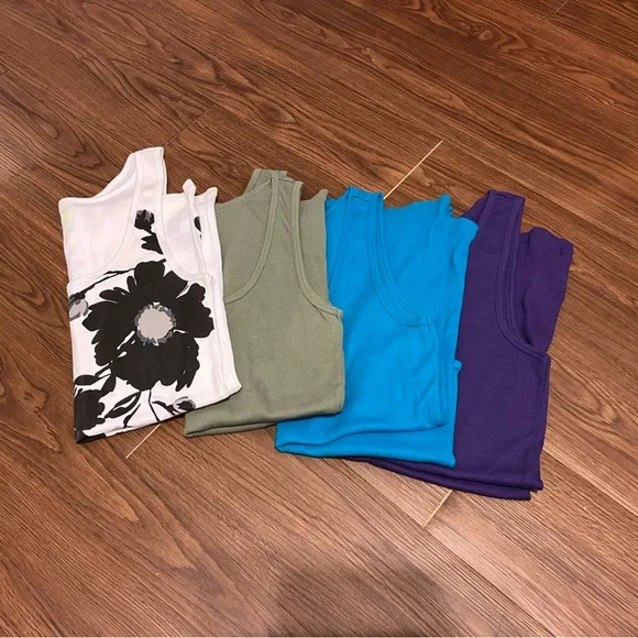 Set of 4 - Old Navy Tank Tops - Women’s size XL - Picture 2 of 2